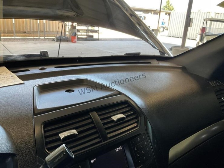 2017-ford-explorer-image-18