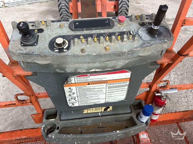 2016-jlg-800aj-image-15