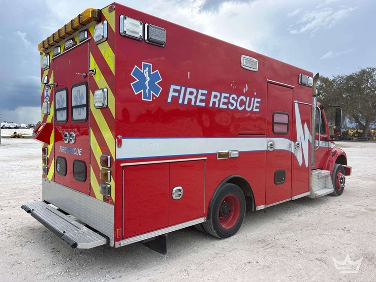 2016-freightliner-m2-106-image-3