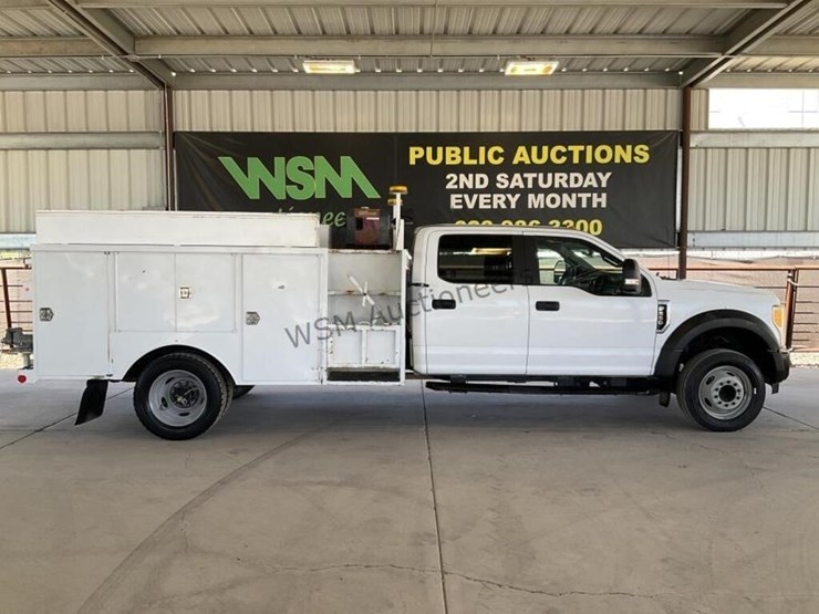 2017-ford-f550-image-1