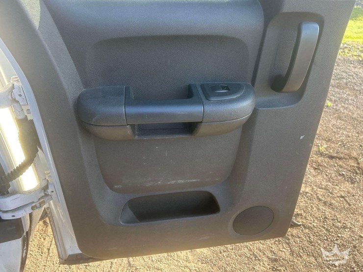 2013-gmc-sierra-2500-image-19