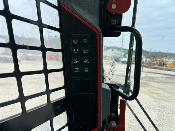 2023-bobcat-s76-image-25