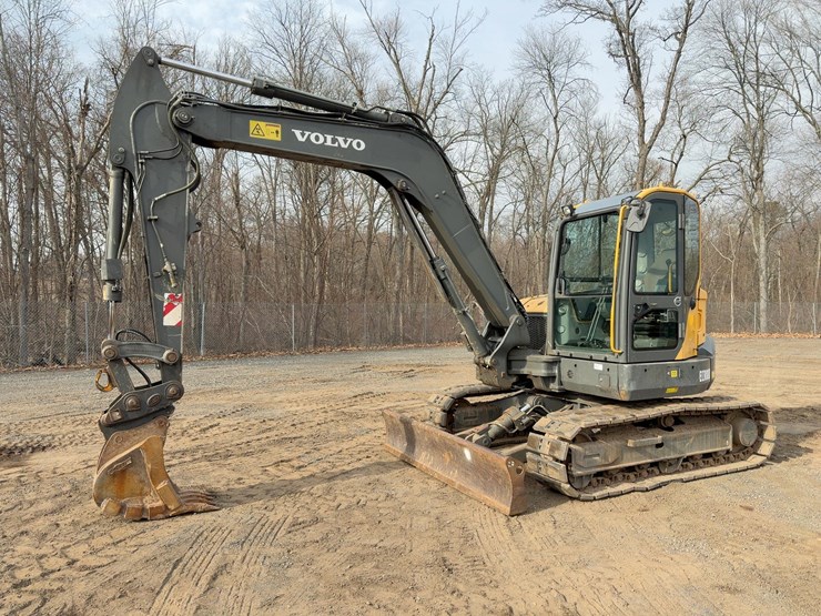 2016-volvo-ecr88d-image-1