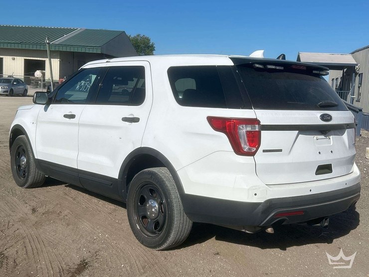 2016-ford-explorer-image-4