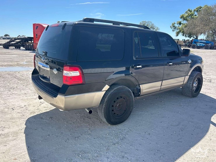 2011-ford-expedition-image-3