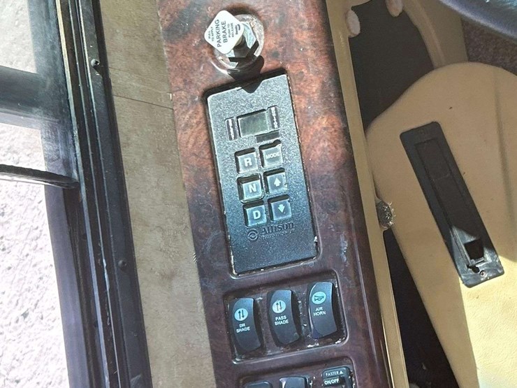 2006-freightliner-tuscany-4077-40ft-class-a-motorhome-image-20