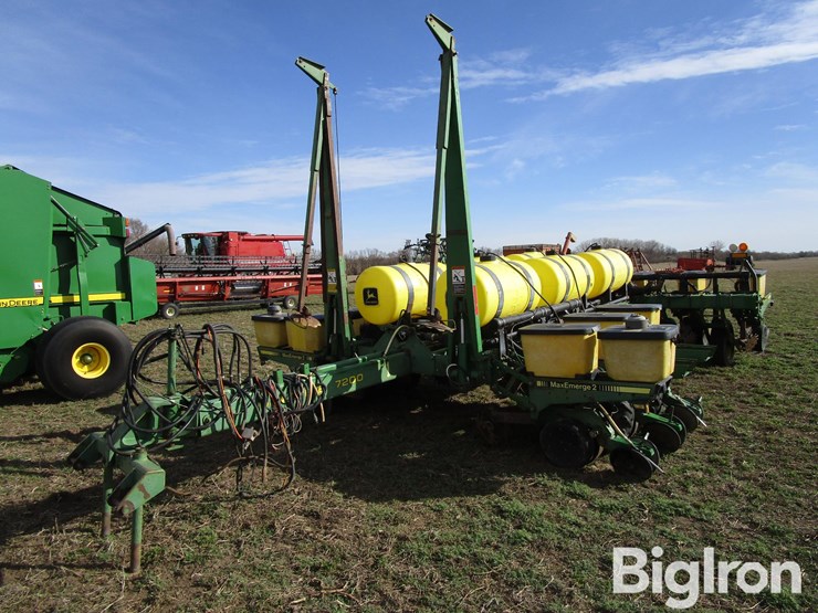 john-deere-7200-image-1