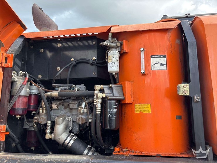 2013-hitachi-zx160-lc-image-8