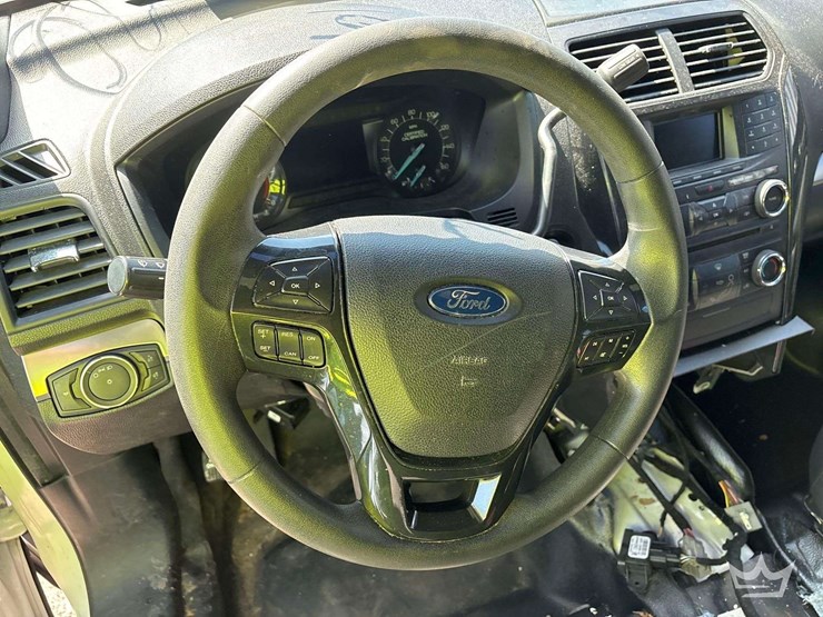 2018-ford-explorer-image-13