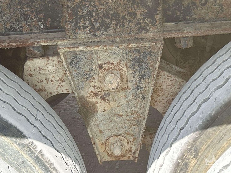 2010-axle-dump-trailer-image-9