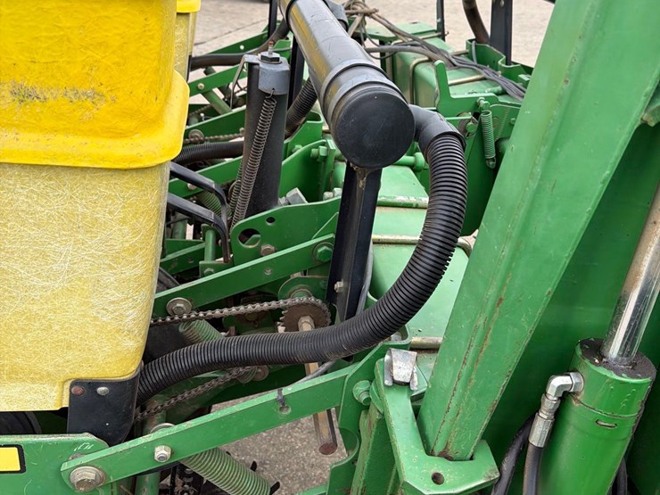 john-deere-7200-image-52