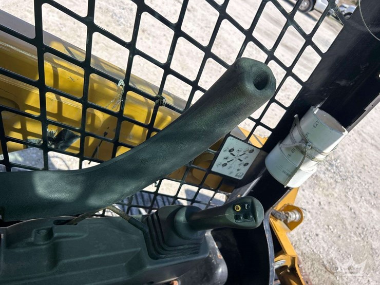 2023-caterpillar-259d3-image-15