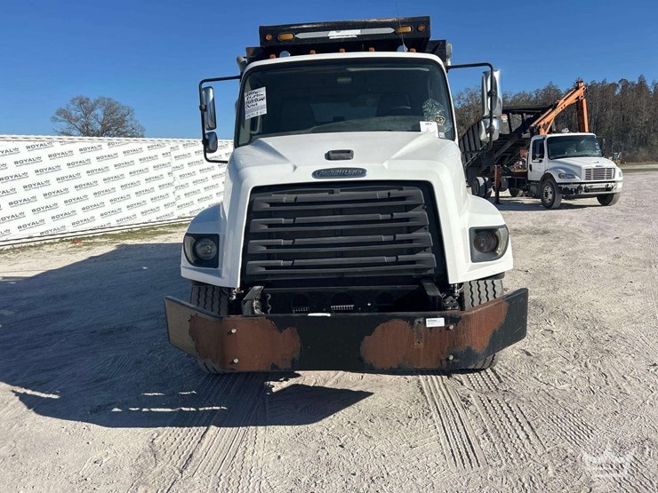 2014-freightliner-114sd-image-25