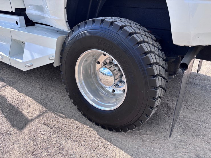 2014-freightliner-m2-106-image-6