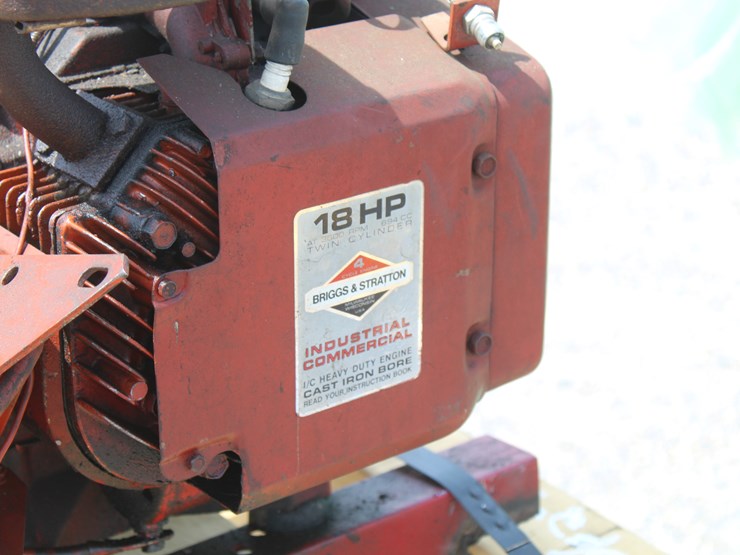 #8008-•-4-cyle-briggs-and-stratton-generator-image-6