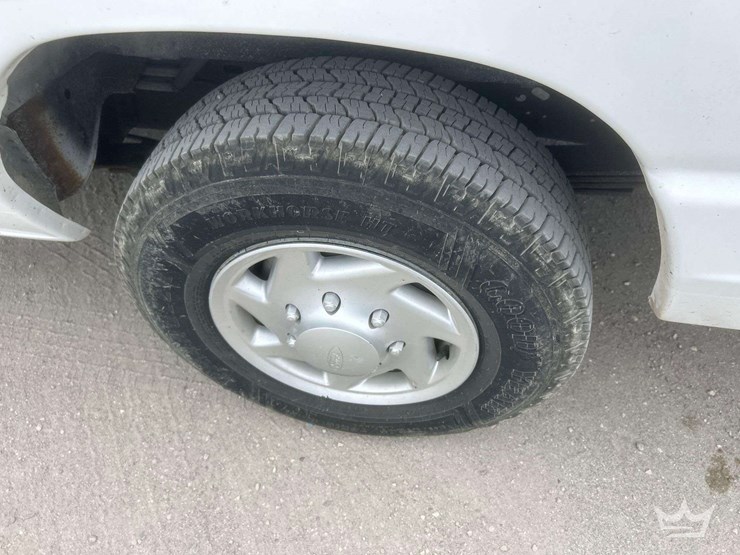 2011-ford-e350-image-22