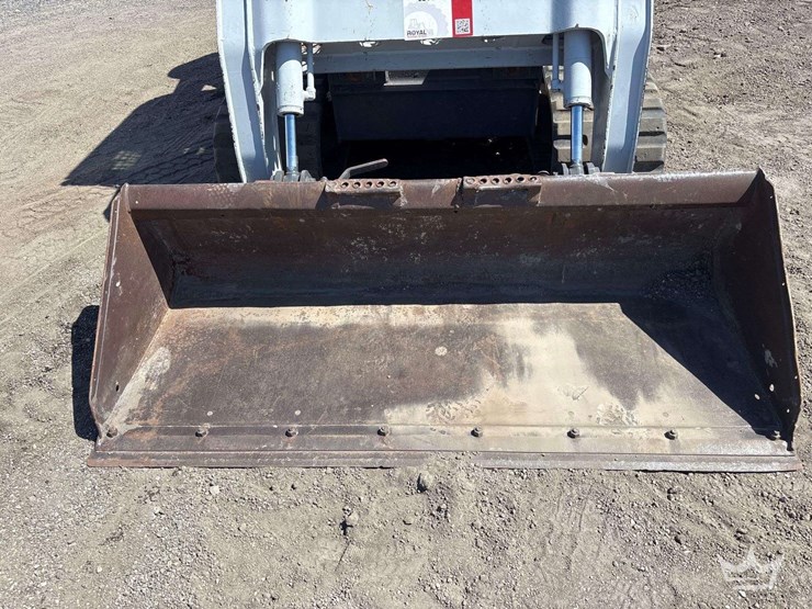 2011-takeuchi-tl250-image-15