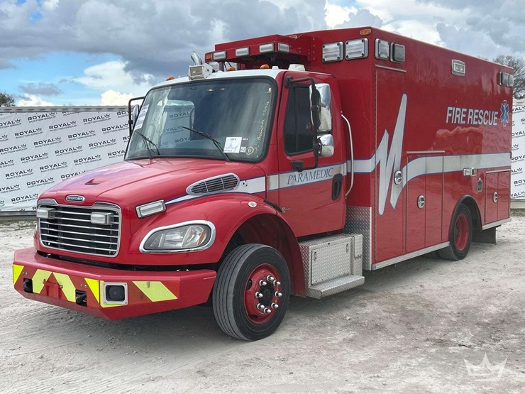 2016-freightliner-m2-106-image-1