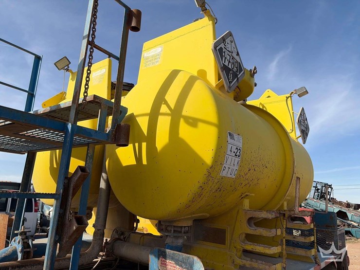 2007-peterbilt-379-image-21