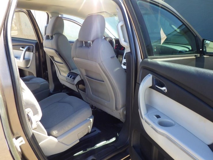 2012-gmc-acadia-image-8