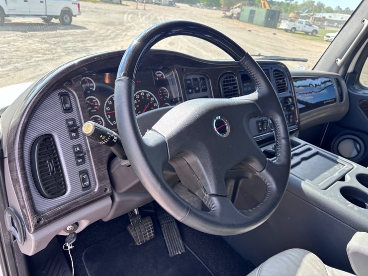 2014-freightliner-m2-106-image-18