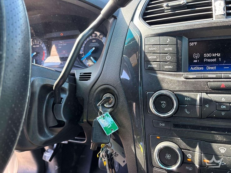 2016-ford-explorer-image-15