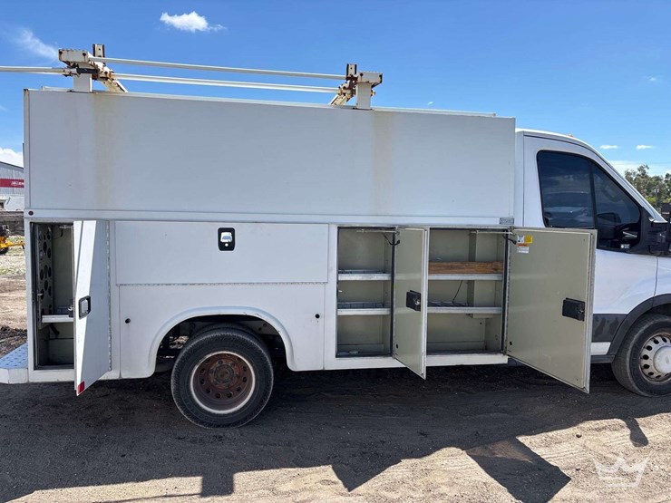 2016-ford-transit-image-27