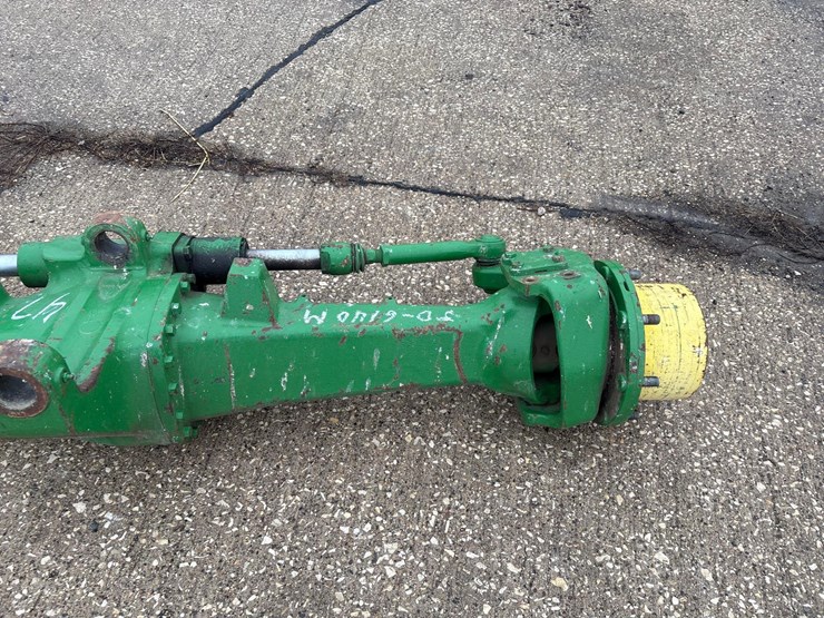 john-deere-6140m-tractor-front-axle-image-5