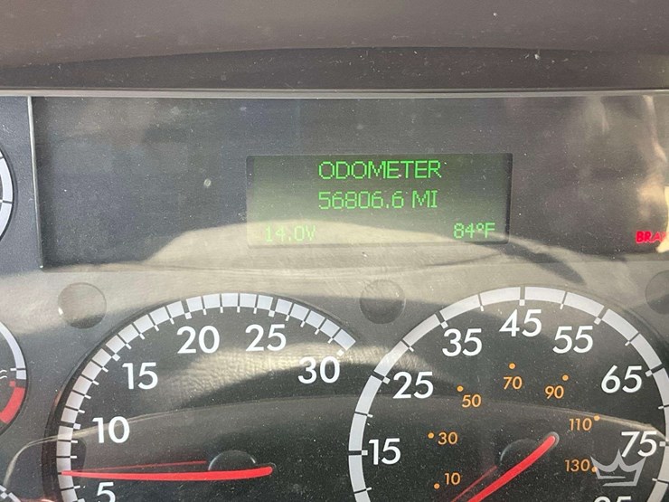 2018-freightliner-m2-106-image-10