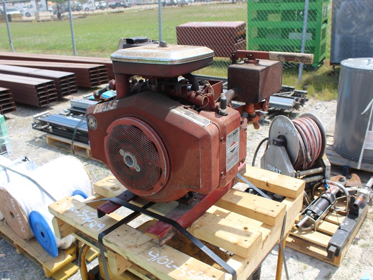 #8008-•-4-cyle-briggs-and-stratton-generator-image-1