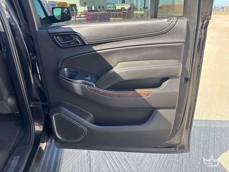 2018-chevrolet-suburban-image-26