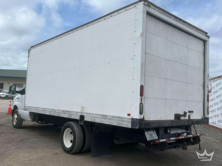 2012-ford-e350-image-4