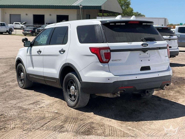 2016-ford-explorer-image-4