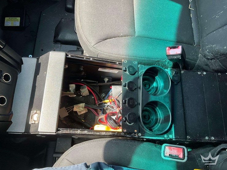 2016-ford-explorer-image-18