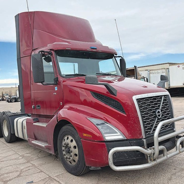 2022 VOLVO VNL300