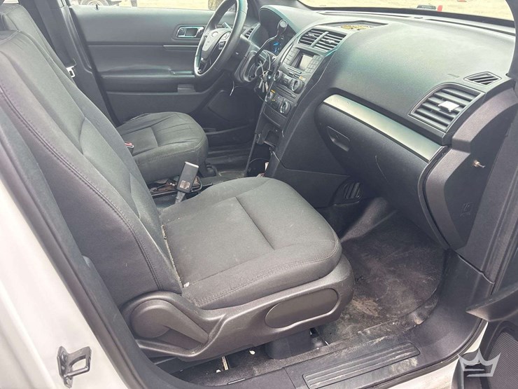 2017-ford-explorer-image-22