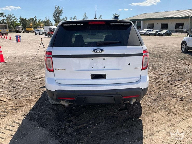 2015-ford-explorer-image-26