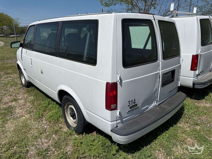 2000-chevrolet-astro-image-4