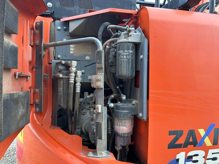 hitachi-zx135us-6-image-15