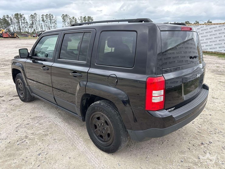 2016-jeep-patriot-sport-image-4