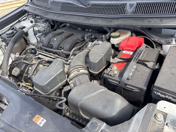 2015-ford-explorer-image-30