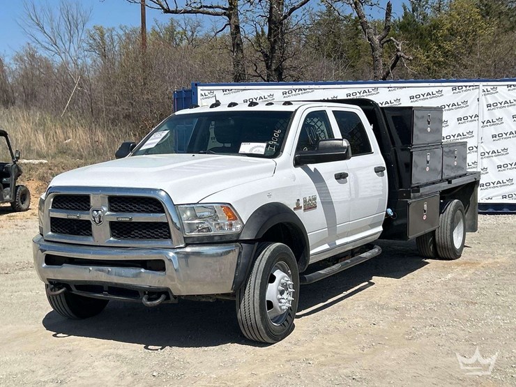 2015-ram-5500-rki-10ft.-utility-flatbed-truck-image-1