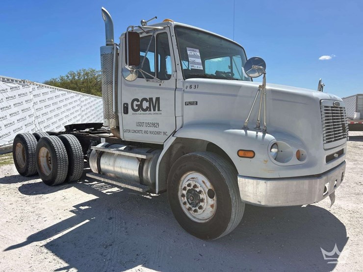 2001-freightliner-fl112-image-2