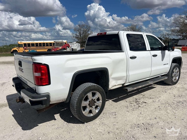 2017-gmc-sierra-2500-image-3