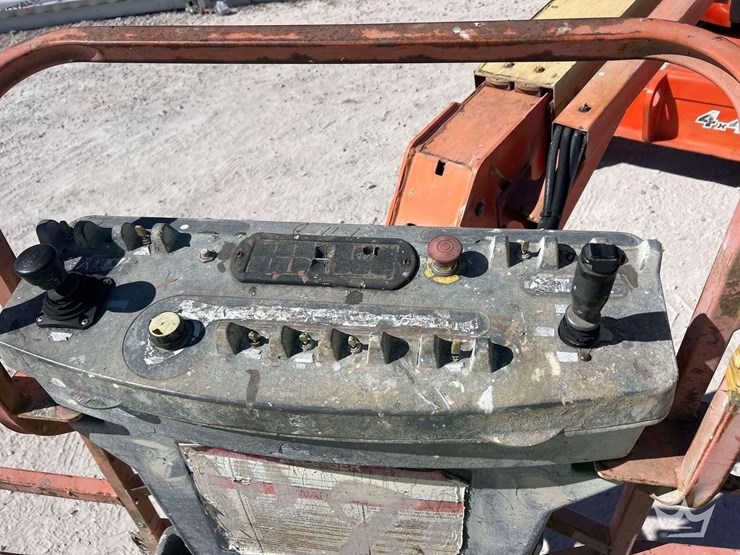 2007-jlg-600hj-60ft-4x4-articulating-boom-lift-image-12