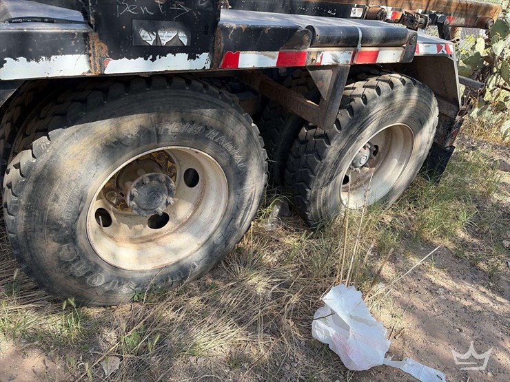 2016-freightliner-108sd-image-19