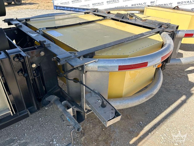 2017-freightliner-m2-106-image-22