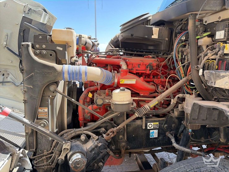 2015-peterbilt-567-image-15