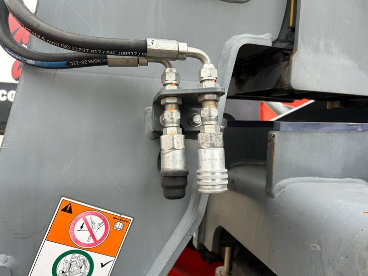 2020-skyjack-sj519th-image-15