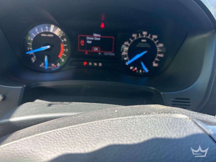 2016-ford-explorer-image-12